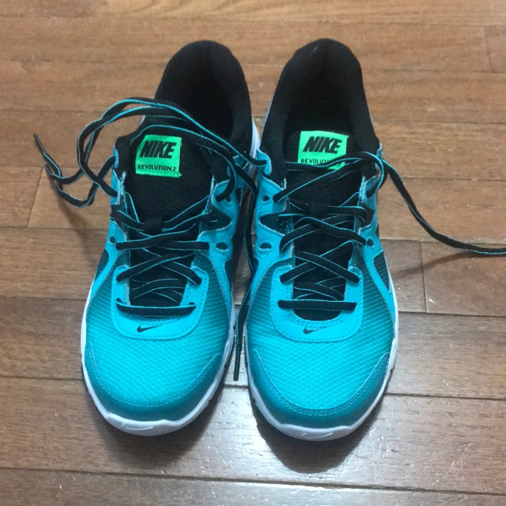 Nike Revolution 2